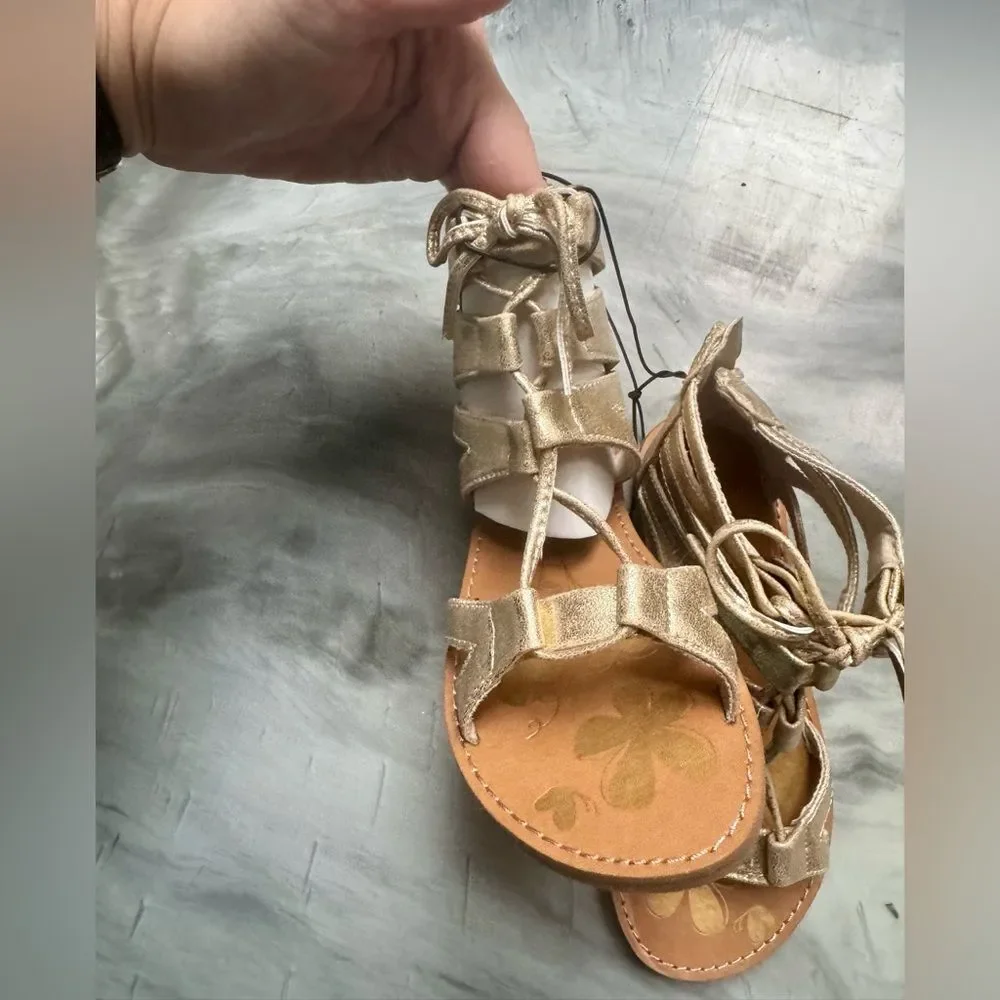 NEW ARIZONA JEANE Gold Metallic Strappy Lace Up Gladiator Sandals Girls 12